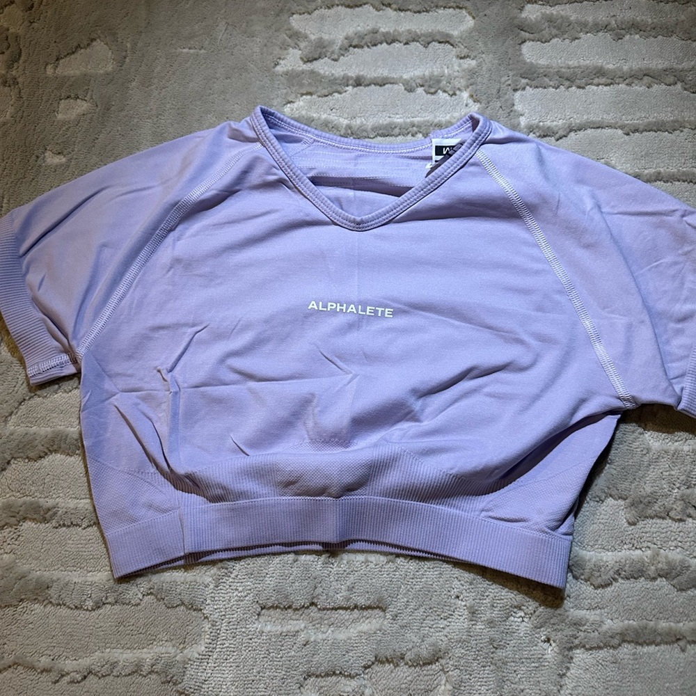 Alphalete Women’s Cropped V-Neck Tee - Lilac, Size Medium